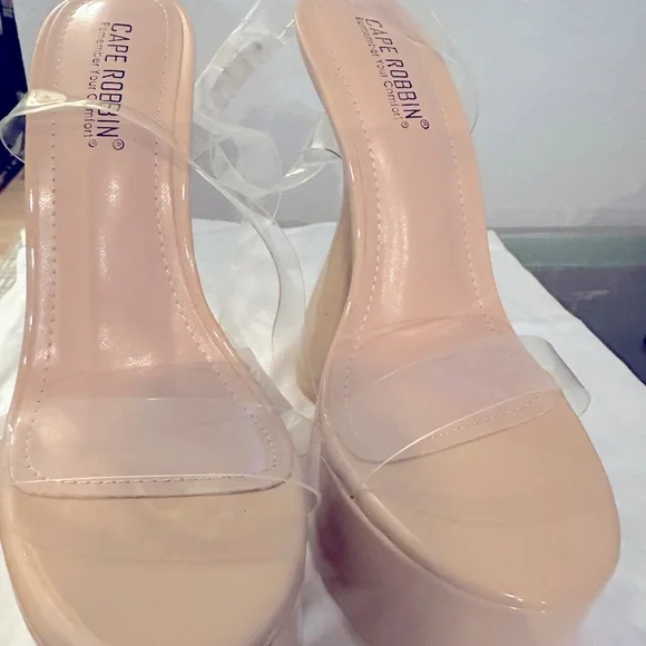 Elegant Nude Platform Heels - Picture 2 of 3
